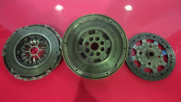 Volante motor PEUGEOT 5008 I (0U_, 0E_) Imagem-2