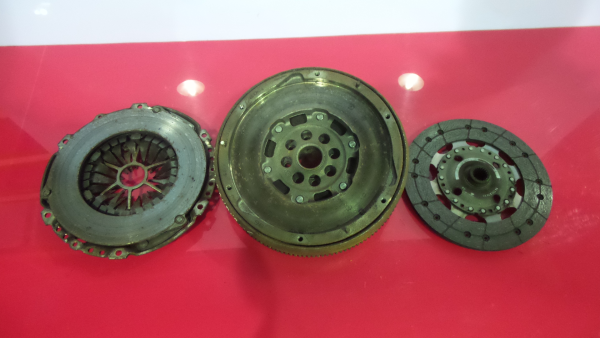 Volante motor PEUGEOT 407 (6D_) Imagem-2