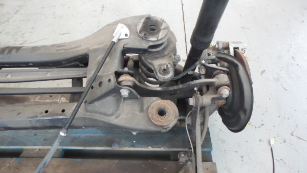Rear axle with drum brakes LEXUS CT (ZWA10_) Imagem-1