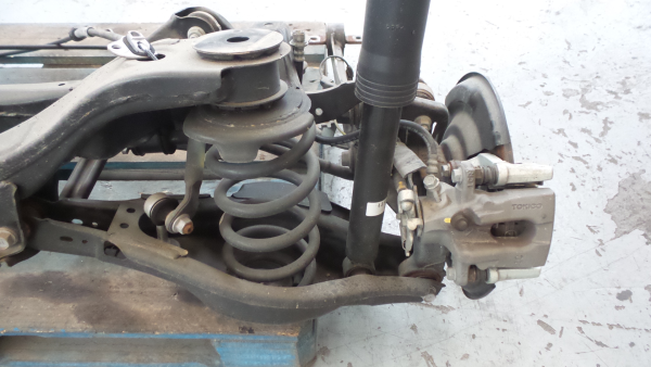 Rear axle with drum brakes LEXUS CT (ZWA10_) Imagem-2