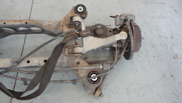 Essieu arrière à tambours HYUNDAI Santa Fé II (CM) Imagem-1