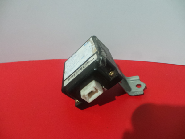 Botão / interruptor electromecânico / relé TOYOTA Yaris Verso (_P2_)
