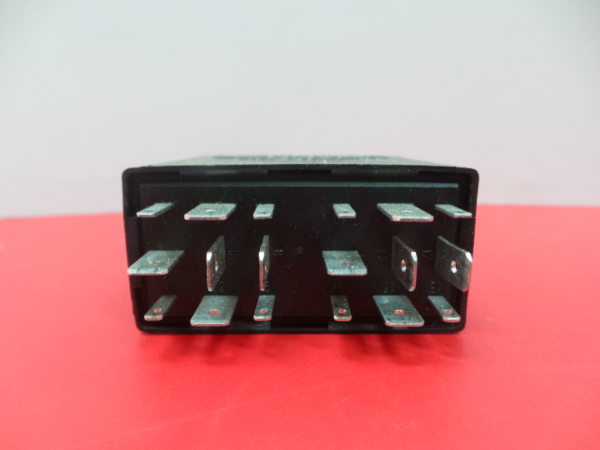 Botão / interruptor electromecânico / relé SKODA Fabia I Hatchback (6Y2) Imagem-1