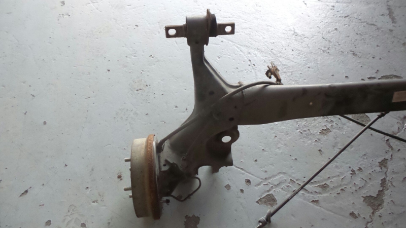 Essieu arrière à tambours MITSUBISHI Colt VI (Z3_A, Z2_A) Imagem-1