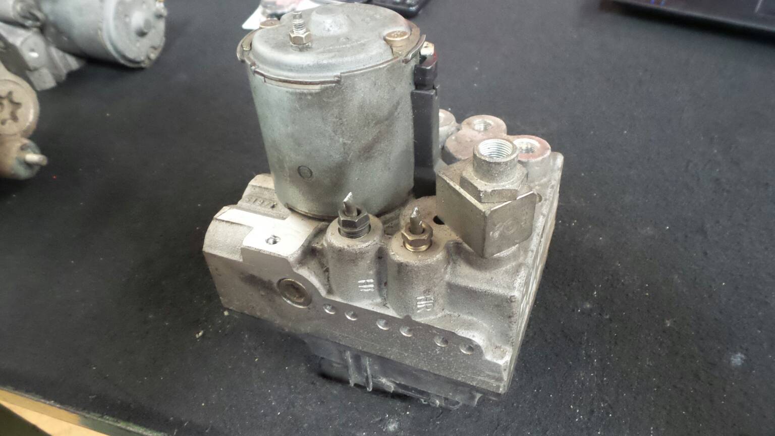 ABS BMW 5 (E39) Imagem-1