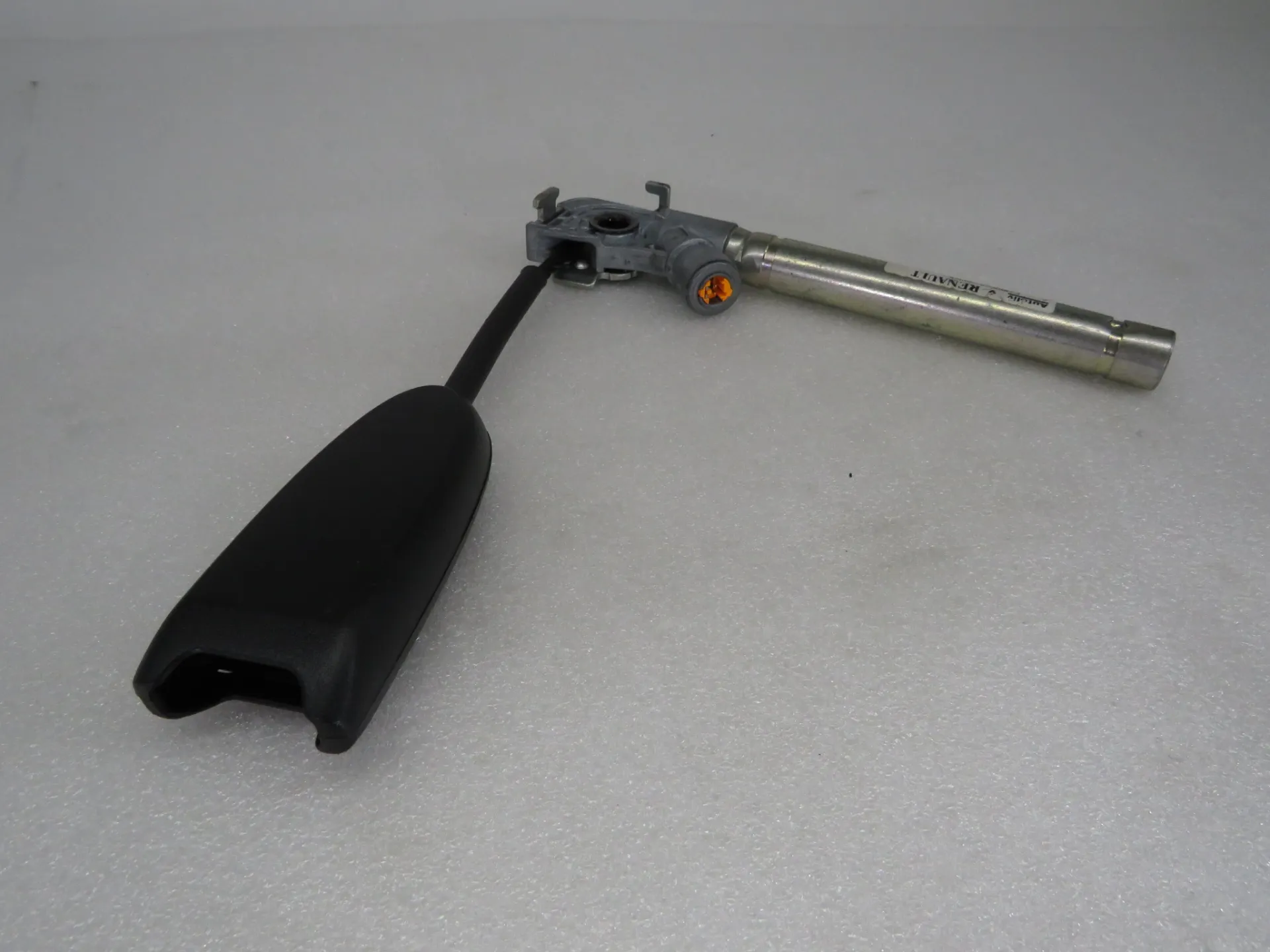 Cintura Pretensionatore anteriore sinistra RENAULT Megane III (BZ0_)