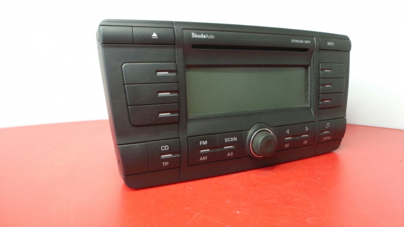 Rádio / auto-rádio SKODA Octavia II Hatchback (1Z3) Imagem-1