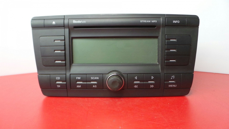 Rádio / auto-rádio SKODA Octavia II Hatchback (1Z3)