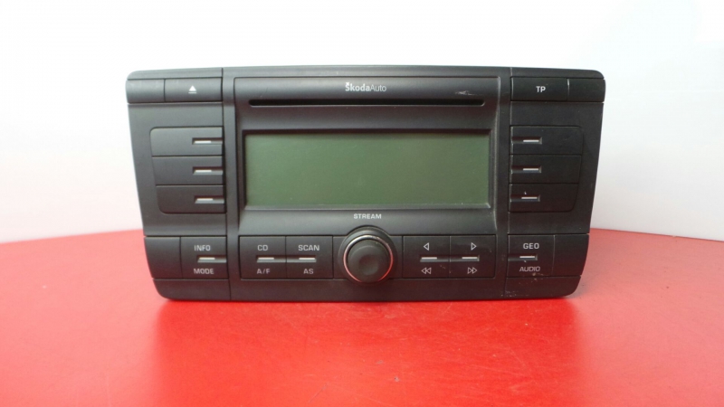 Rádio / auto-rádio SKODA Octavia II Hatchback (1Z3)