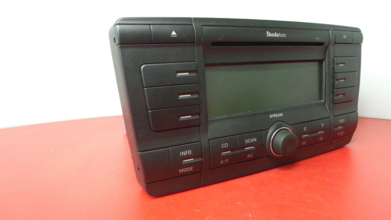 Rádio / auto-rádio SKODA Octavia II Hatchback (1Z3) Imagem-1