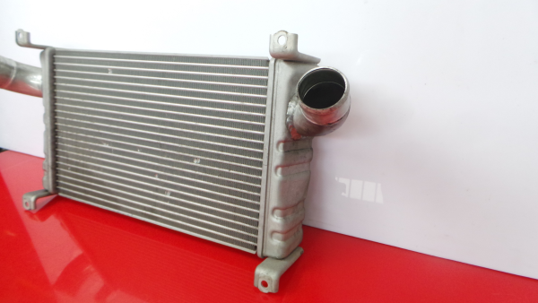 Radiateur d'intercooler MITSUBISHI Fuso Imagem-1