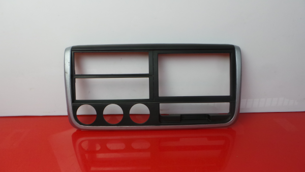 Panneau revêtement console centrale / radio MITSUBISHI Fuso