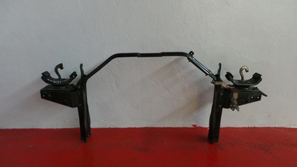 Traverse Support Radiateur MITSUBISHI Fuso