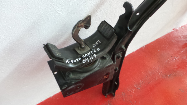 Traverse Support Radiateur MITSUBISHI Fuso Imagem-3