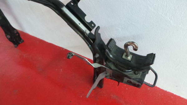 Traverse Support Radiateur MITSUBISHI Fuso Imagem-4