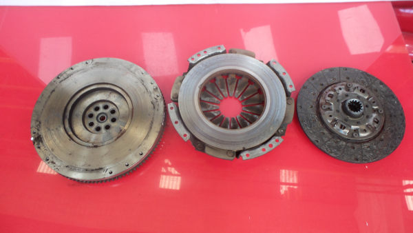 Volante motor MITSUBISHI Fuso Imagem-5