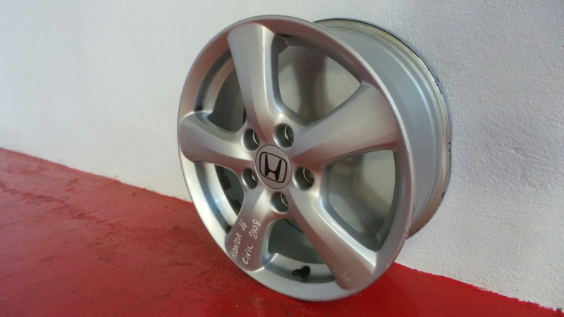 Jante Avant Droite HONDA Civic VIII Hatchback (FN_, FK_)