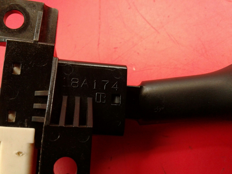 Manette / interrupteur régulateur vitesse LEXUS IS II (GSE2_, ALE2_, USE2_) Imagem-2