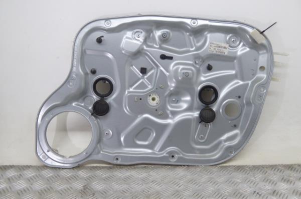 Alzavetro anteriore destro KIA Ceed (ED)