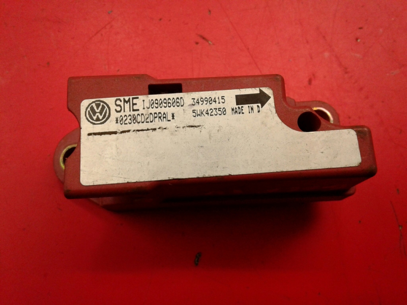 Sensor de impacto VOLKSWAGEN Golf IV (1J1)