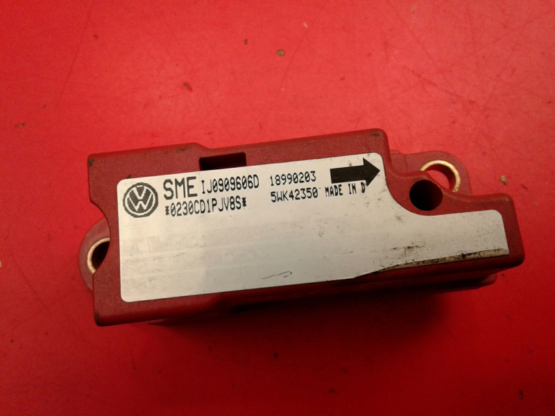Sensor de impacto VOLKSWAGEN Golf IV (1J1)