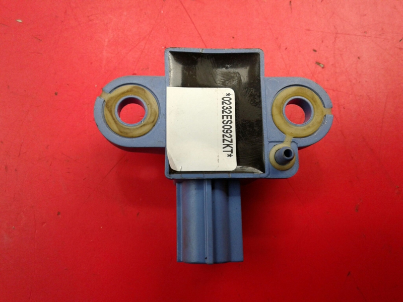 Sensor de impacto VOLKSWAGEN Golf V (1K1) Imagem-1