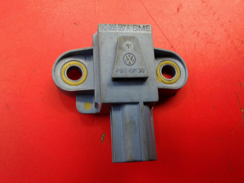 Sensor de impacto VOLKSWAGEN Golf V (1K1)