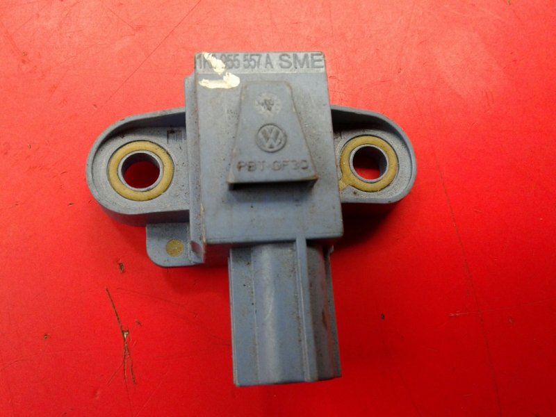 Sensor de impacto VOLKSWAGEN Golf V (1K1)