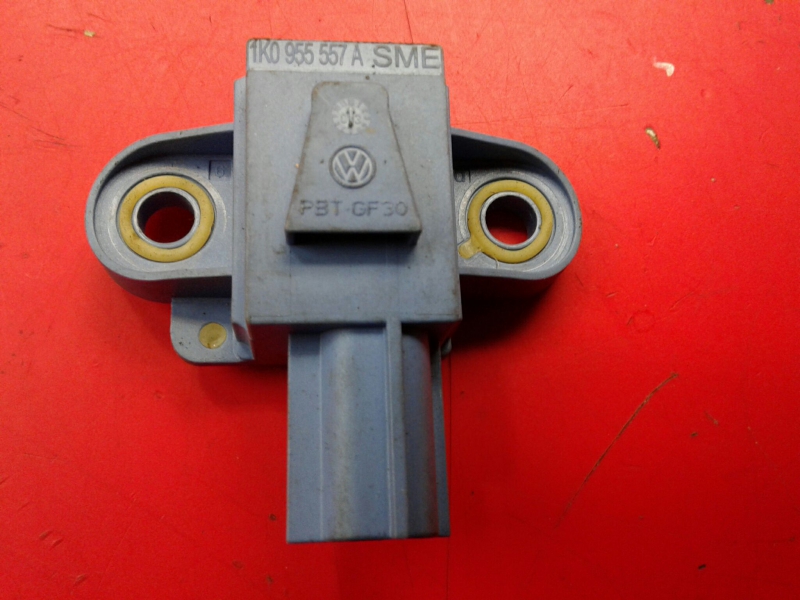 Sensor de impacto VOLKSWAGEN Golf V (1K1)