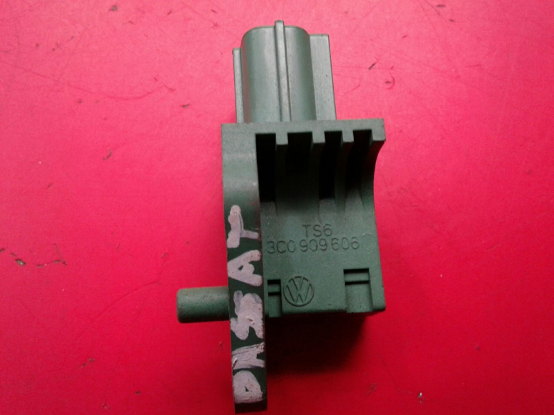 Sensor de impacto VOLKSWAGEN Passat (3C2) Imagem-1