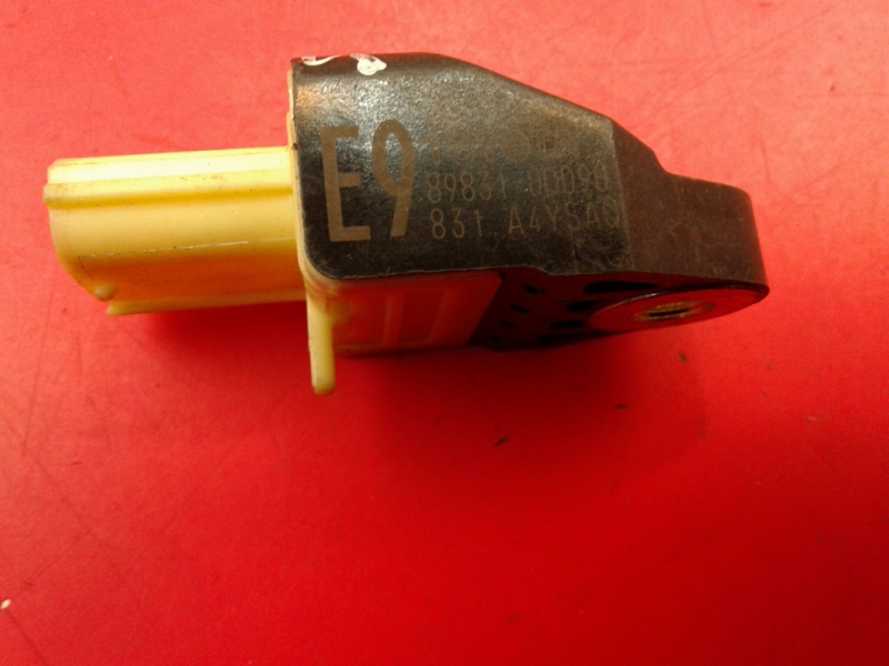 Sensor de impacto TOYOTA Yaris (_P13_)