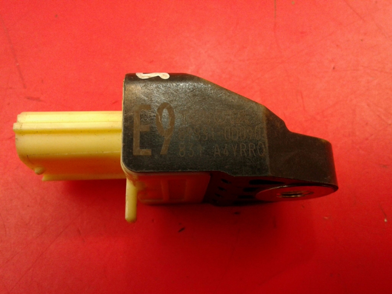 Sensor de impacto TOYOTA Yaris (_P13_)