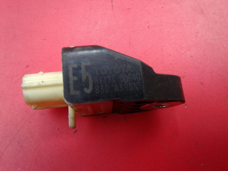 Sensor de impacto TOYOTA Yaris (_P13_)