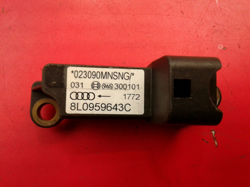 Sensor de impacto AUDI A3 (8P1)