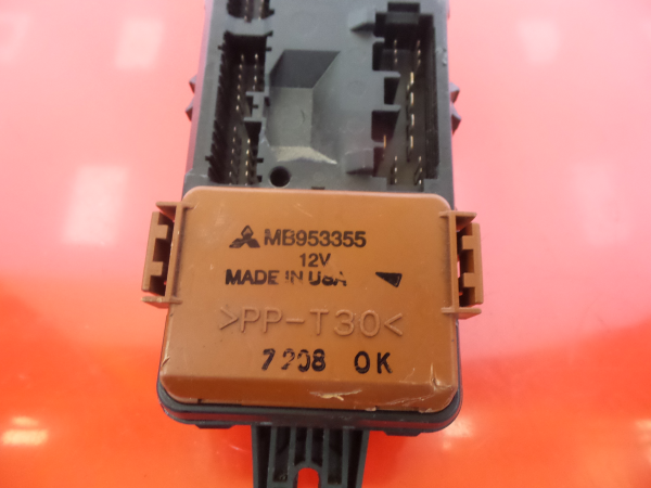 Boîte de fusibles / SAM / BSI MITSUBISHI Carisma Hatchback (DA_) Imagem-4