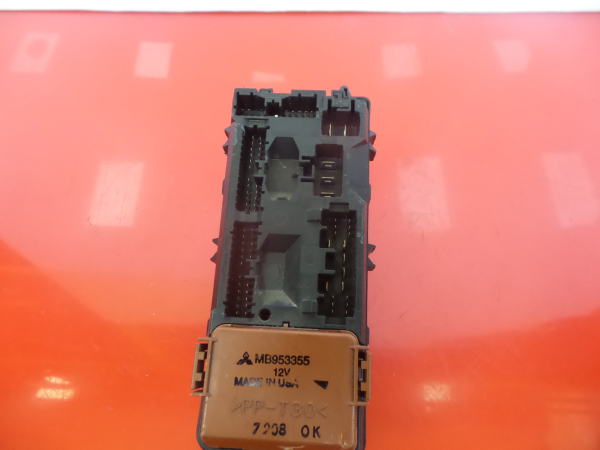 Boîte de fusibles / SAM / BSI MITSUBISHI Carisma Hatchback (DA_) Imagem-5