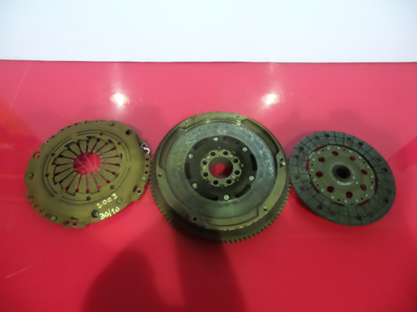 Volante motor TOYOTA Corolla Hatchback (_E12_) Imagem-2