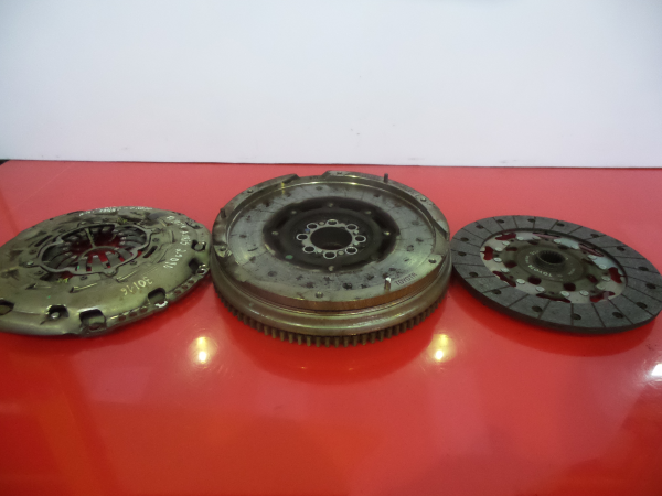 Volante motor TOYOTA Auris Hatchback (_E15_) Imagem-3