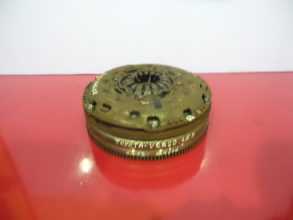 Volante motor TOYOTA Verso (_R2_)