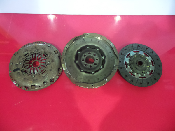 Volante motor TOYOTA Verso (_R2_) Imagem-2