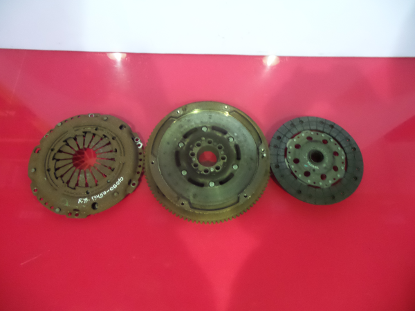 Volante motor TOYOTA Avensis Liftback (_T25_) Imagem-3