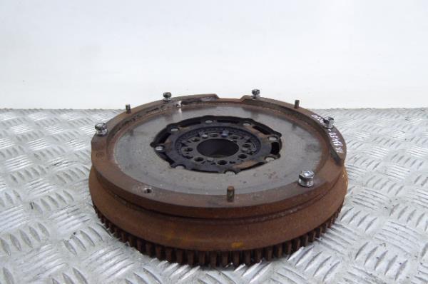 Volante motor TOYOTA Avensis Liftback (_T25_)