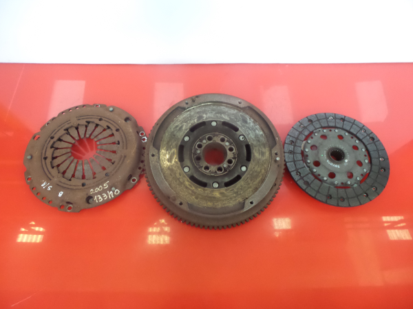 Volante motor TOYOTA Avensis Wagon (_T25_) Imagem-2