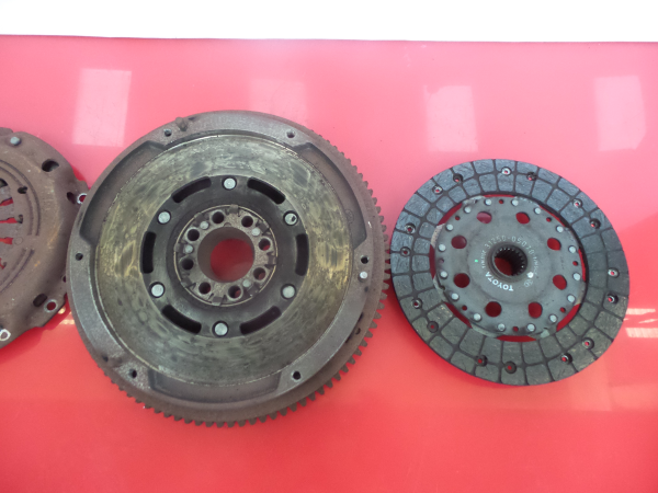 Volante motor TOYOTA Avensis Wagon (_T25_) Imagem-4