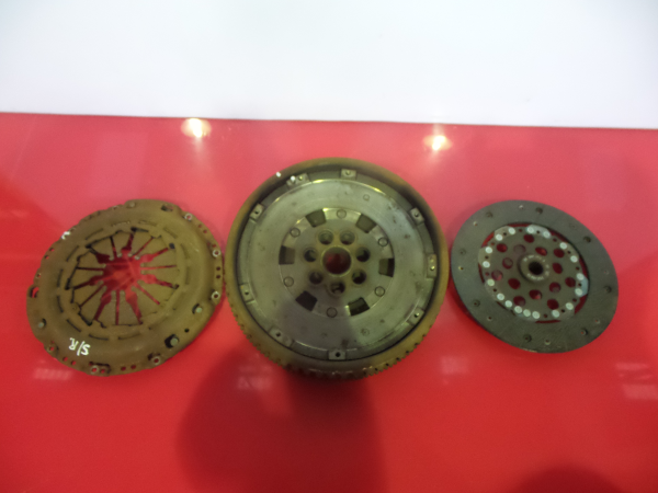 Volante motor MITSUBISHI Space Star Combi (DG_A) Imagem-2