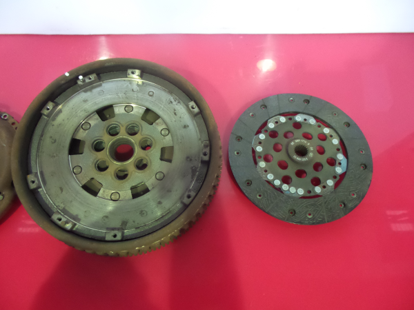 Volante motor MITSUBISHI Space Star Combi (DG_A) Imagem-4