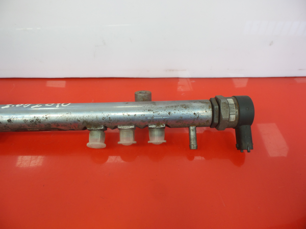 Fuel rail VOLVO V60 I (155) Imagem-2