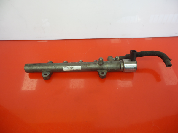 Fuel rail MERCEDES-BENZ Classe C (W204)