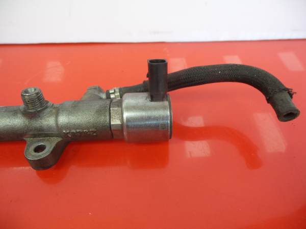 Fuel rail MERCEDES-BENZ Classe C (W204) Imagem-2