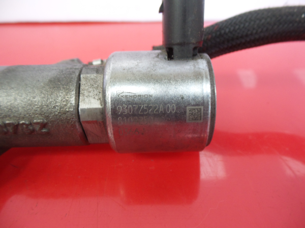 Fuel rail MERCEDES-BENZ Classe C (W204) Imagem-3